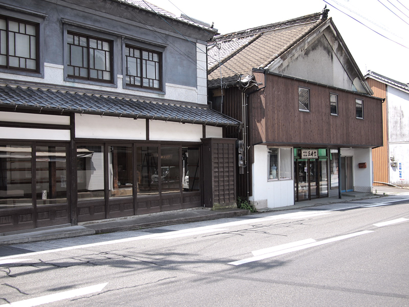 『菖蒲の隠者アンテナショップ』としてお借りしている家(右側) 『菖蒲の隠者アンテナショップ』としてお借りしている家(右側)