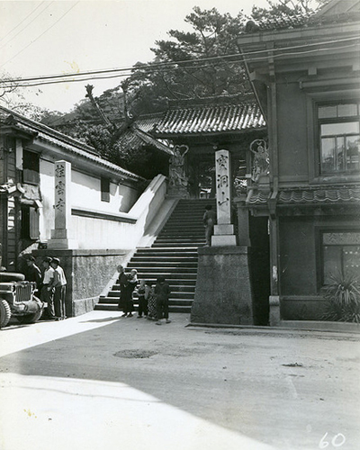 終戦後間もなく米国海軍によって撮影された、有田『桂雲寺』の写真 終戦後間もなく米国海軍によって撮影された、有田『桂雲寺』の写真