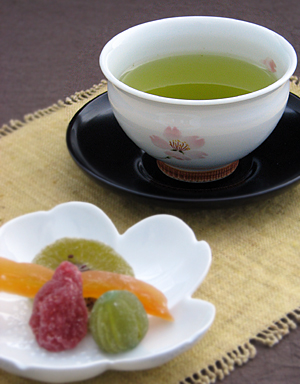 『美形朴仙茶碗』は『緑茶』の色が良く映えます。