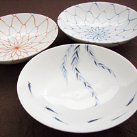 シンプルな丸の浅めの鉢は、サイズ・形状ともにとても使いやすい器です。