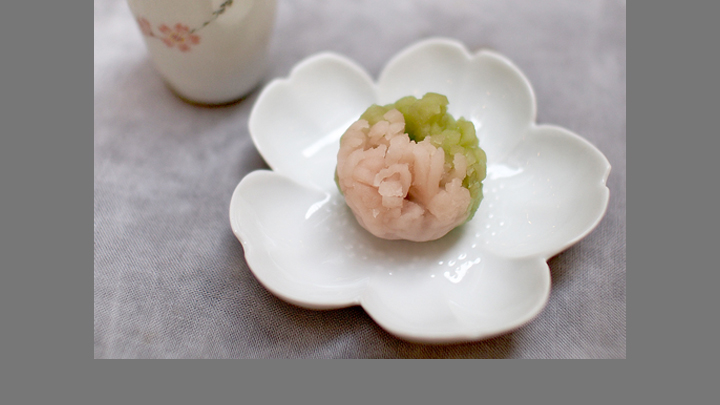 白磁桜小皿