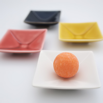 小さくてオシャレで可愛い４色の角豆皿。