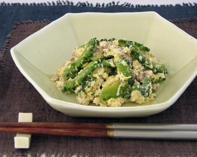 淡い黄色の器はお料理もオシャレに合わせやすそうです。