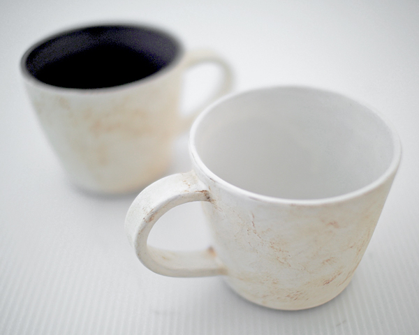 サビ化粧仕上げのシンプルな筒型のマグカップです。 - サビ粉引マグカップ〜徳太郎窯〜大町