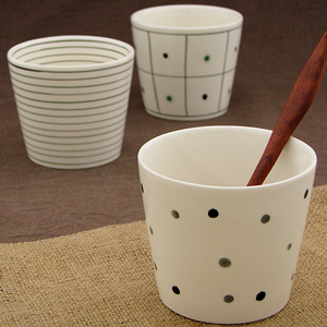 ソバ猪口スタイルのフリーカップを、３種類のシンプルなデザインでオシャレに仕上げました。