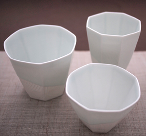 薄手でスタイリッシュな八角形のオシャレなカップが３種類。