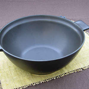 鍋でありながらも『丼』『鉢』としてのスタイルも持ち合わせたスタイリッシュなデザインです。