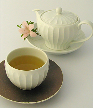 中国茶に『白磁ボウル焼〆皿セット』を合わせて使って見ました。