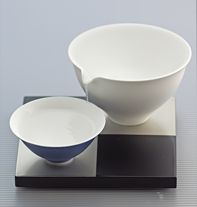 『宝瓶』の本体を『片口』の注器として、仙茶碗を『盃』に『酒器』として使ってみました。。。。- ブラストツートン仙茶〜李荘窯+IH〜有田焼