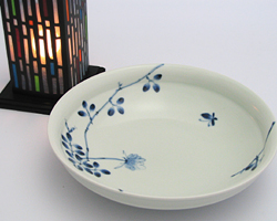 『陶房青』さんの人気が頷けるような、シンプルで上品な和食器です。
