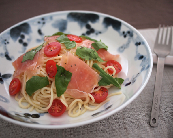 『トマトと生ハムの冷製パスタ』を盛ってみました♪