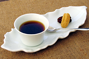 食後のコーヒーにデミタスカップ