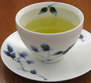 ちょっと小ぶりの 『仙茶』 は、その上品なフォルムがお茶を一層美味しく引き立ててくれます。