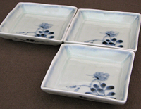 四角いお皿は、ブロックのように並べて使うことも出来ます。
