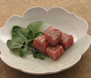 飾り気の無い、素朴な味わいの器が、お料理を一層引き立ててくれるようです♪