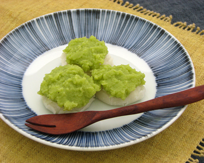 『スープ』を入れてみました。外蓋の形式は『茶碗蒸し』などのお料理に便利にお使い頂けます。