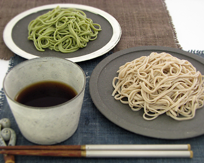 『モノトーンソーサー』と一緒に『お蕎麦』の器として使ってみました。