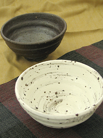 ロクロ碗（黒陶・粉引）