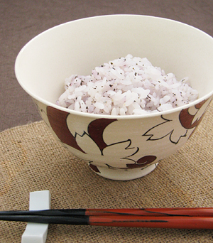 渕の反った形状は口当たりも良く、少しだけ大きめですので『お茶付け』に使っても良いですね。