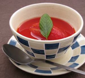 『冷製のトマトスープ』に使ってみました。
